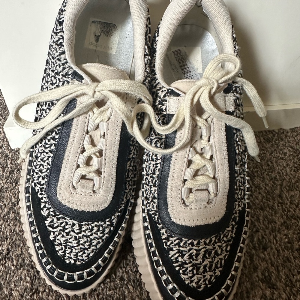 Dolce Vita Woven Black & Cream Lace-Up Sneakers size 8.5 - Picture 2 of 8